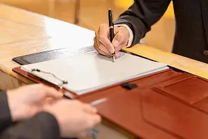 为什么电脑好卡啊